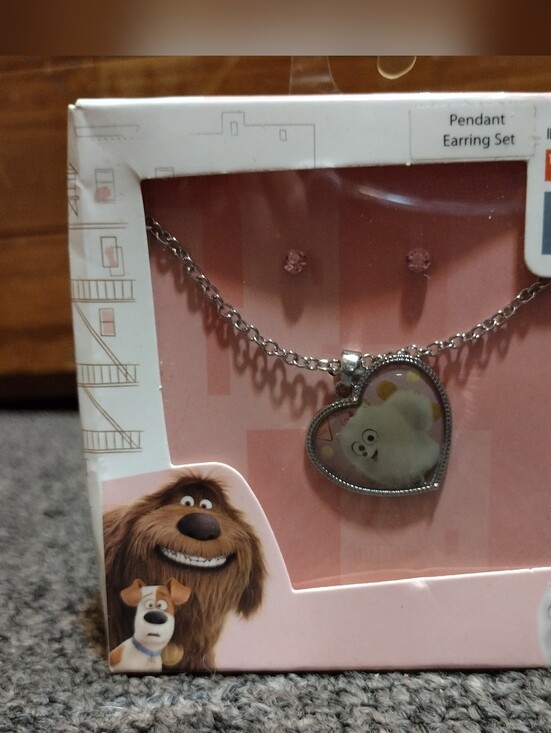 Secret Life Of Pets Other - The Secret Life of Pets Heart Pendant Necklace 16" & Earrings Set - Pink